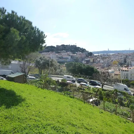 Charming Equipped Ac Lift Parking 4p Apartment Lissabon
