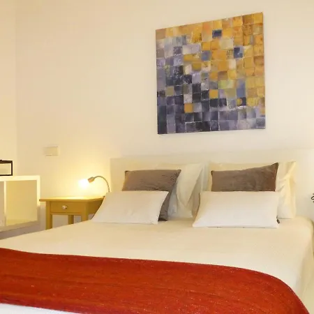 Charming Equipped Ac Lift Parking 4p Apartment Lissabon