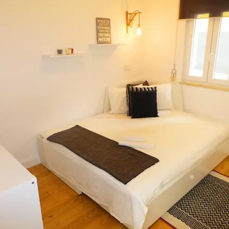 Charming Equipped Ac Lift Parking 4p Apartment