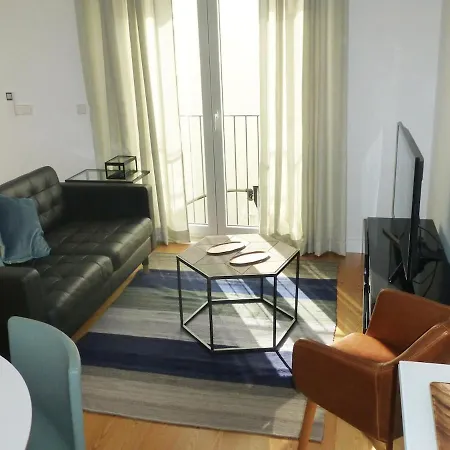Charming Equipped Ac Lift Parking 4p Apartment Lisbon