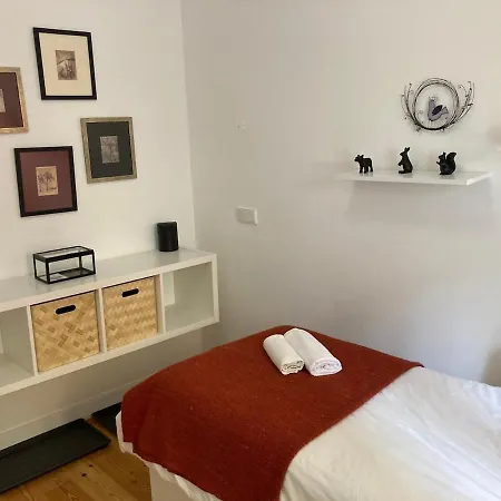 Charming Equipped Ac Lift Parking 4p ליסבון