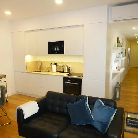 Charming Equipped Ac Lift Parking 4p Apartment