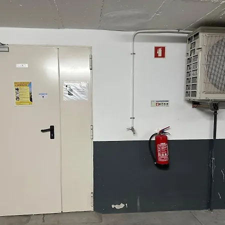 Charming Equipped Ac Lift Parking 4p ליסבון