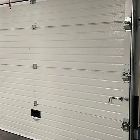 Charming Equipped Ac Lift Parking 4p Apartment *