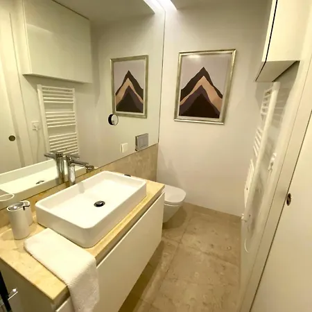 Charming Equipped Ac Lift Parking 4p