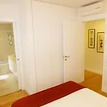 Апартаменты Charming Equipped Ac Lift Parking 4p